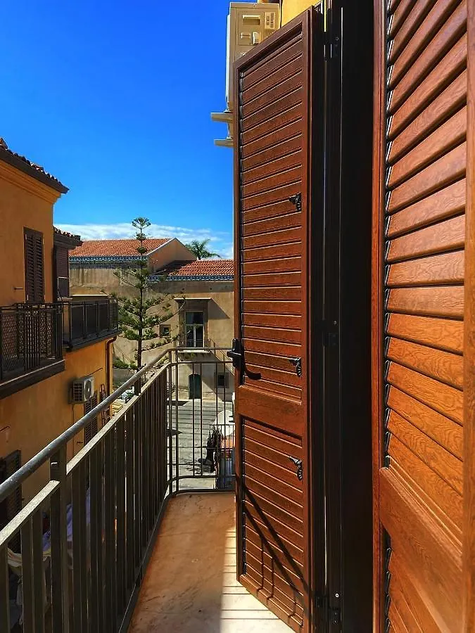 La Casa Di Serafina Santo Stefano di Camastra 0*,  Italia